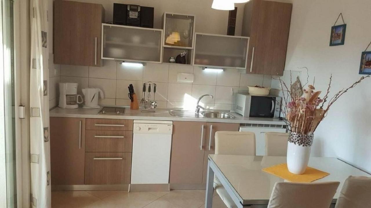 Apartments Lemar - With Parking Bol Exterior photo